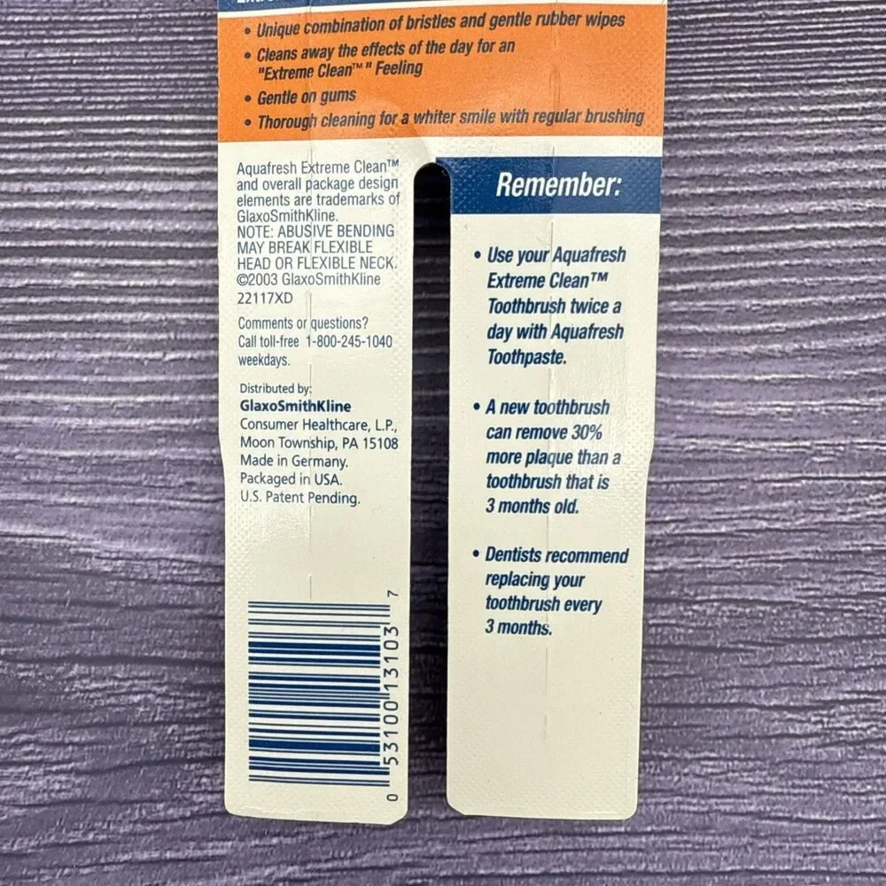 2 Pack VTG Aquafresh Toothbrush (39) Medium Compact Extreme Clean NOS 2003 USA